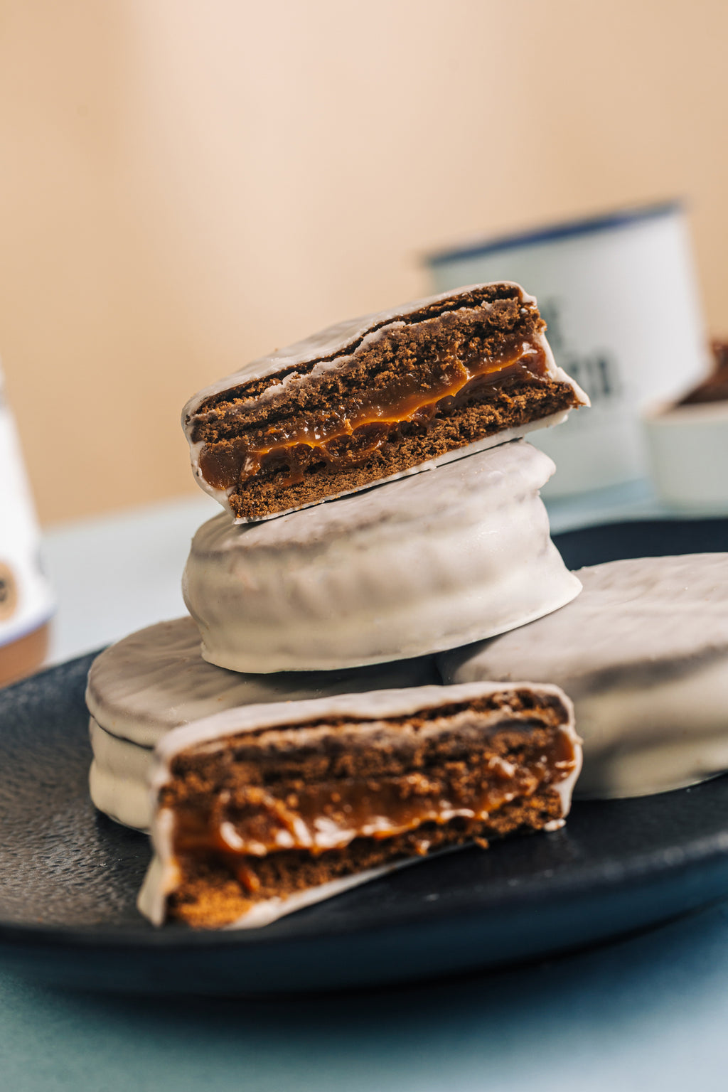 Alfajor de Chocolate Branco 60g caixa x 12 unidades
