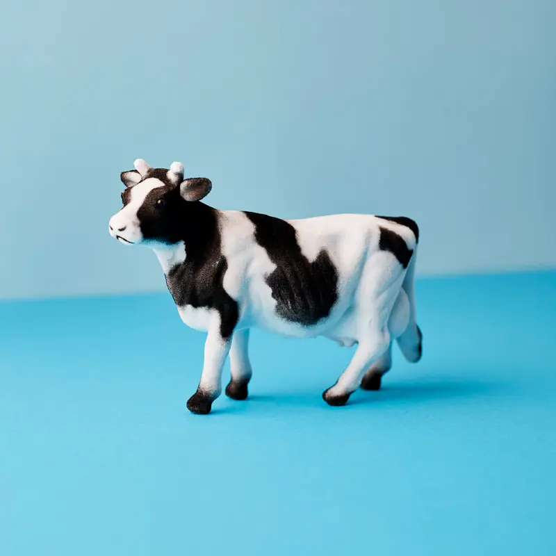 VACA DE FELPA NEGRO Y BLANCO